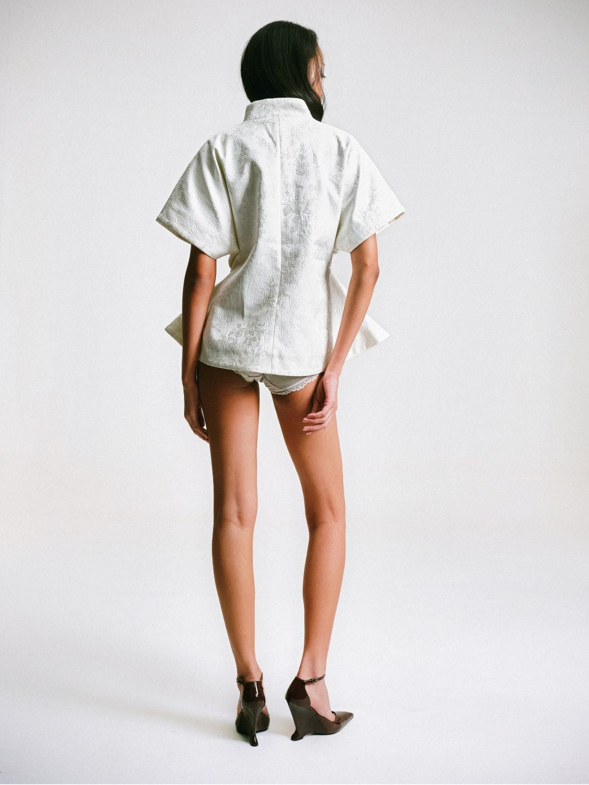 SIGNATURE EMBROIDERED KIMONO