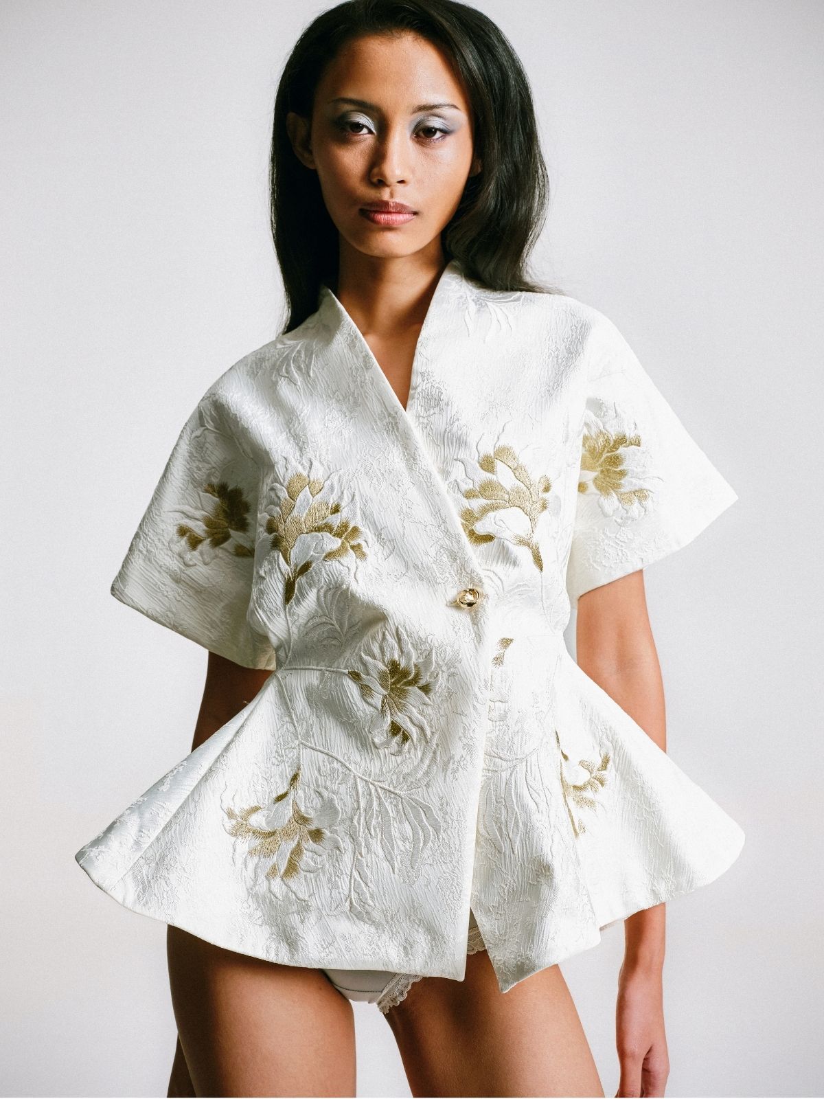 SIGNATURE EMBROIDERED KIMONO