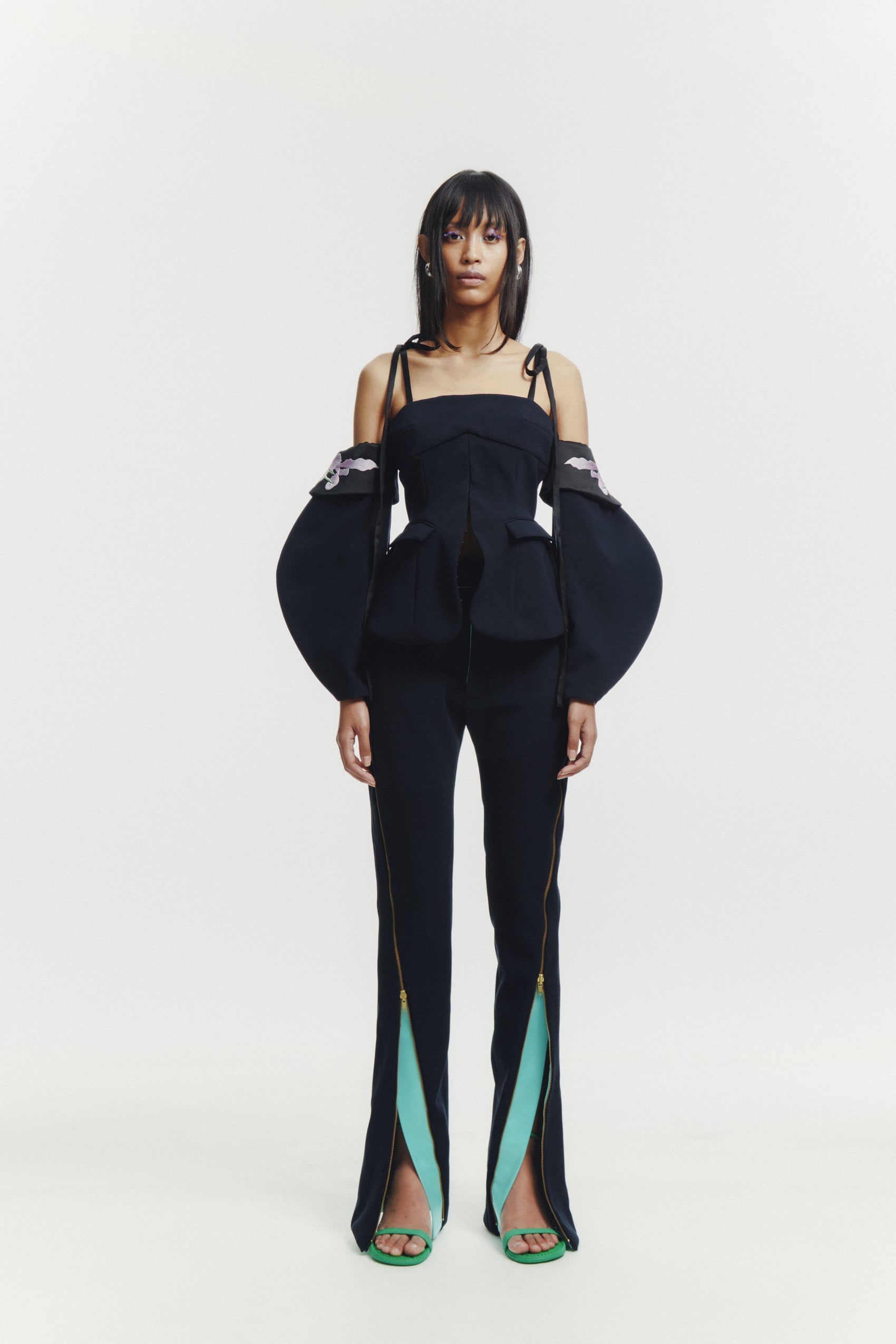 BLACK EMBROIDERED BALOON SLEEVES