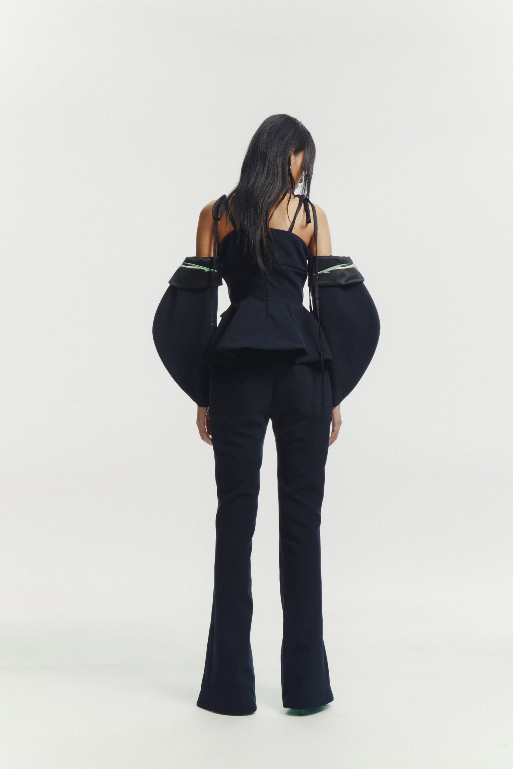 BLACK EMBROIDERED BALOON SLEEVES