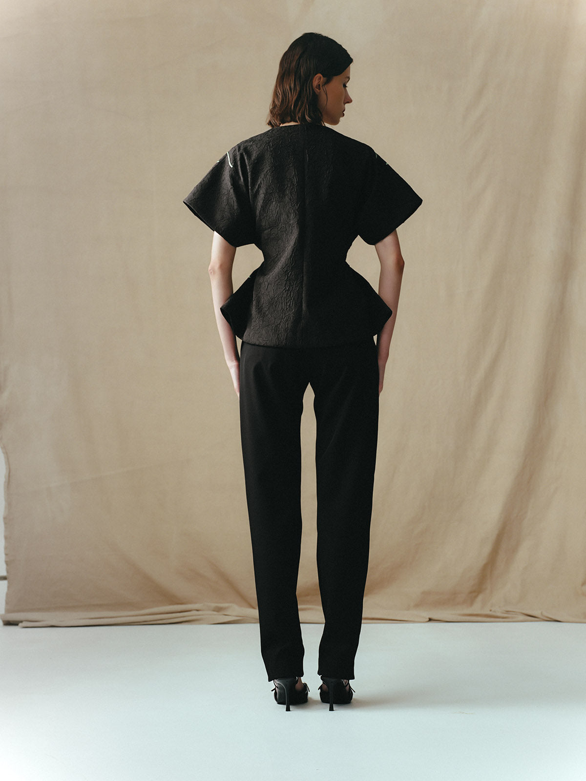 SIGNATURE EMBROIDERED KIMONO