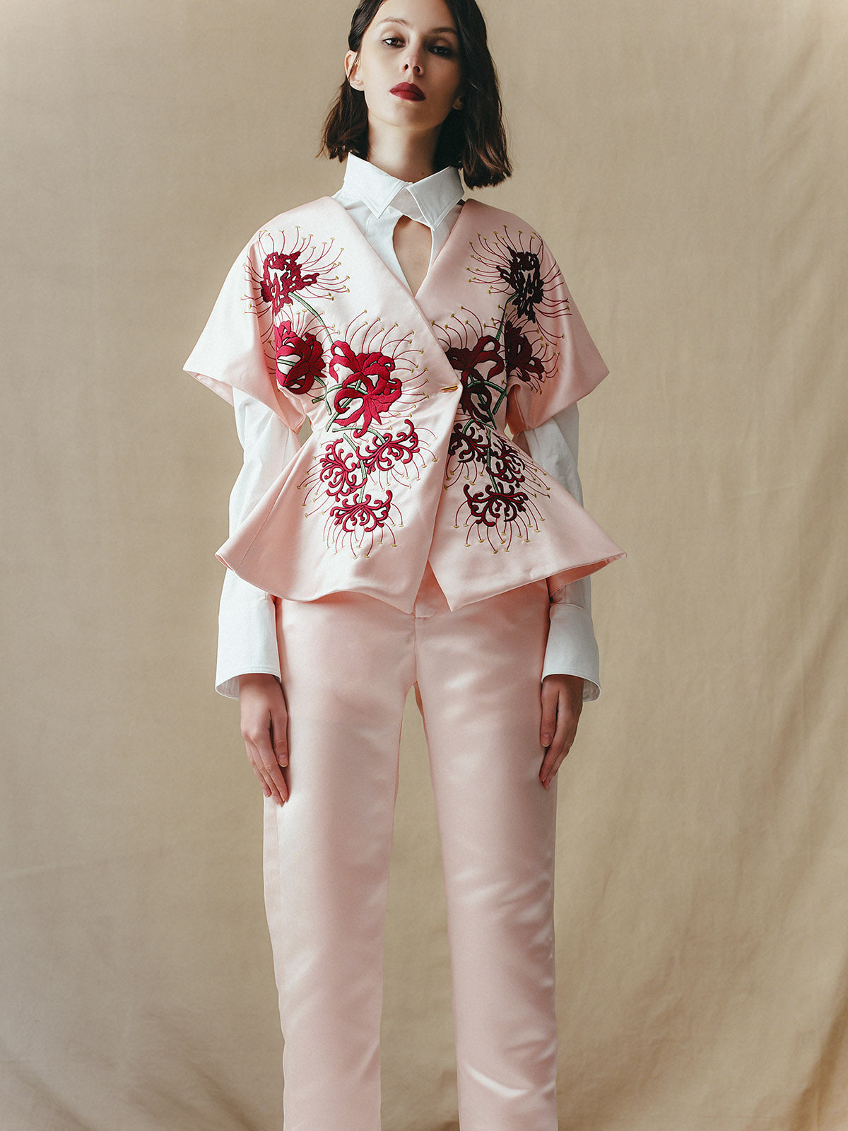 SIGNATURE EMBROIDERED KIMONO