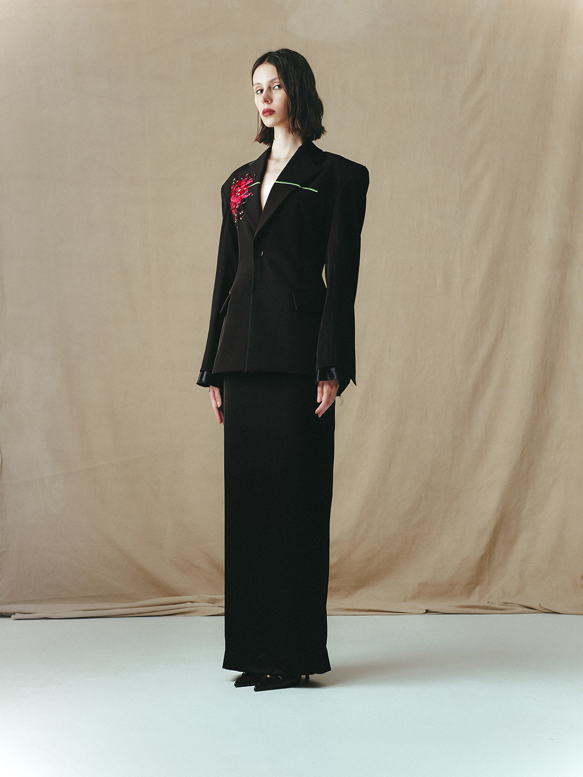 CLASSIC TAILORED SUIT WITH EMBROIDERY