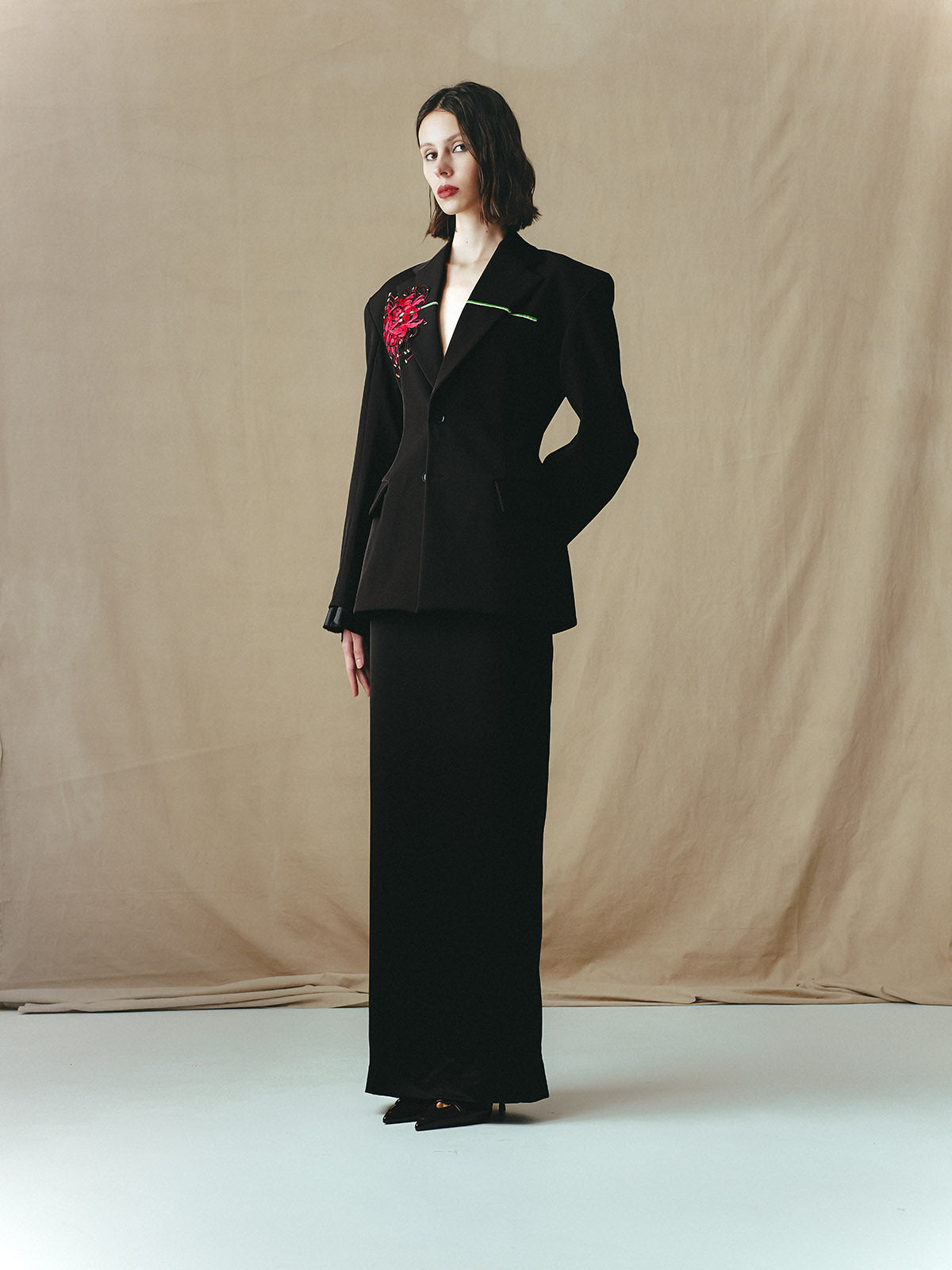 CLASSIC TAILORED SUIT WITH EMBROIDERY