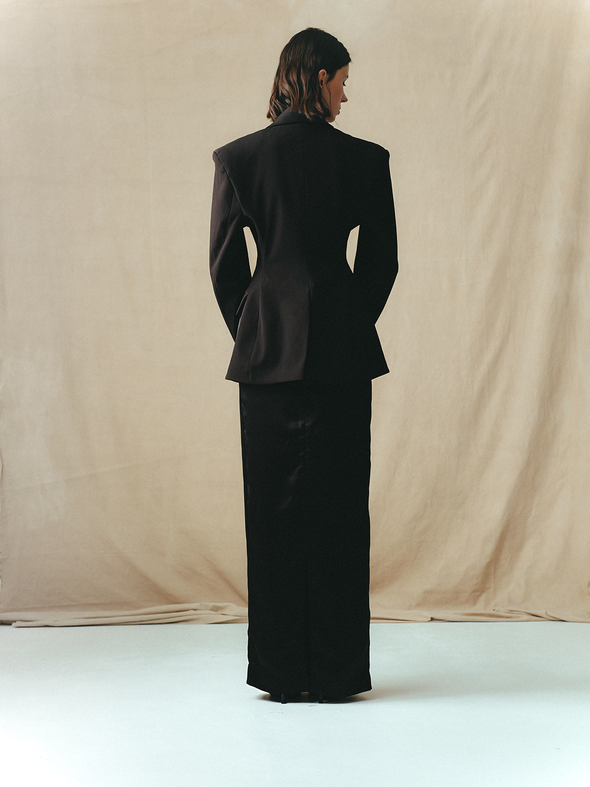 CLASSIC TAILORED SUIT WITH EMBROIDERY
